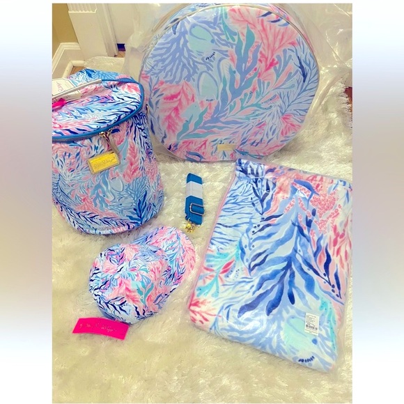 NWT 🦄 LILLY PULITZER KALEIDOSCOPE CORAL COOLER HAT ROUND CARRY ON AND BACKPACK - Picture 1 of 10